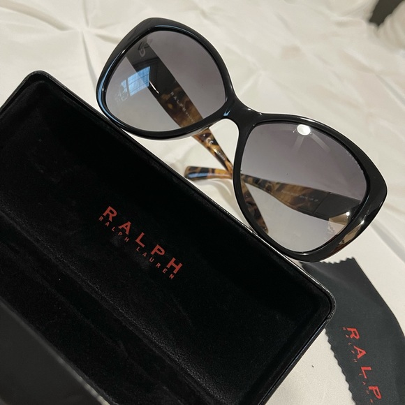 RALPH LAUREN SUNGLASSES - Picture 2 of 4